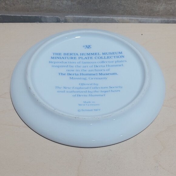 Schmid Berta Trio Angels Hummel Museum Miniature Plate Collection 1977 - Picture 7 of 9